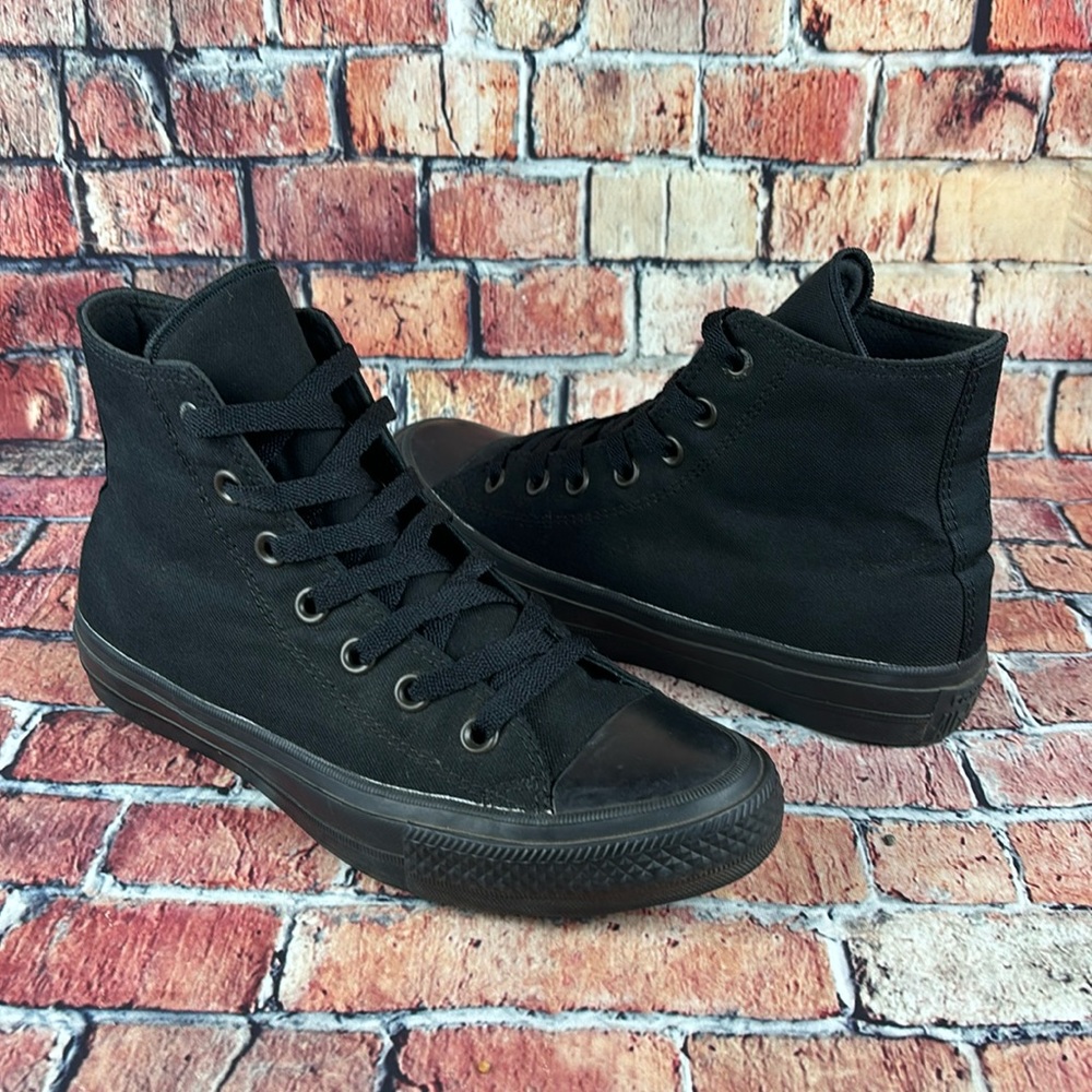 CONVERSE ALL-STAR CHUCK TAYLOR HITOP SHOES,  WOMANS SIZE 8 EUC